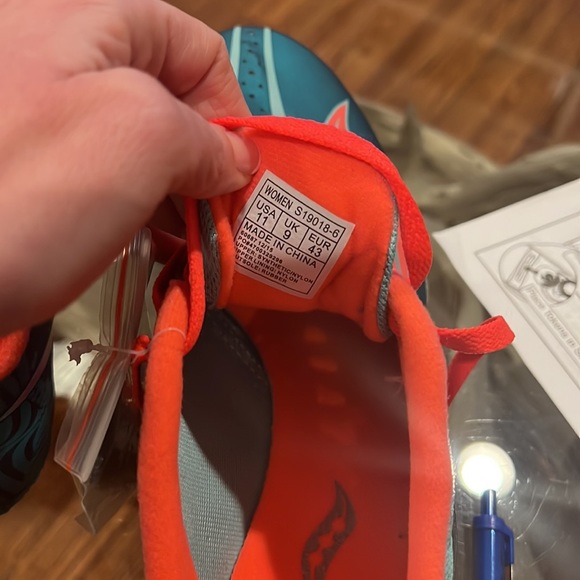 NWT Saucony spitfire womens size 11 running sneakers - Picture 3 of 5